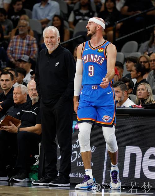 12月14日NBA杯:马刺对阵雷霆 卡斯尔精彩集锦 12月14日NBA杯:马刺对阵雷霆 卡斯尔精彩集锦