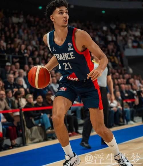 里萨表现平稳，全场贡献10分3篮板2助攻2抢断，命中率9投5中