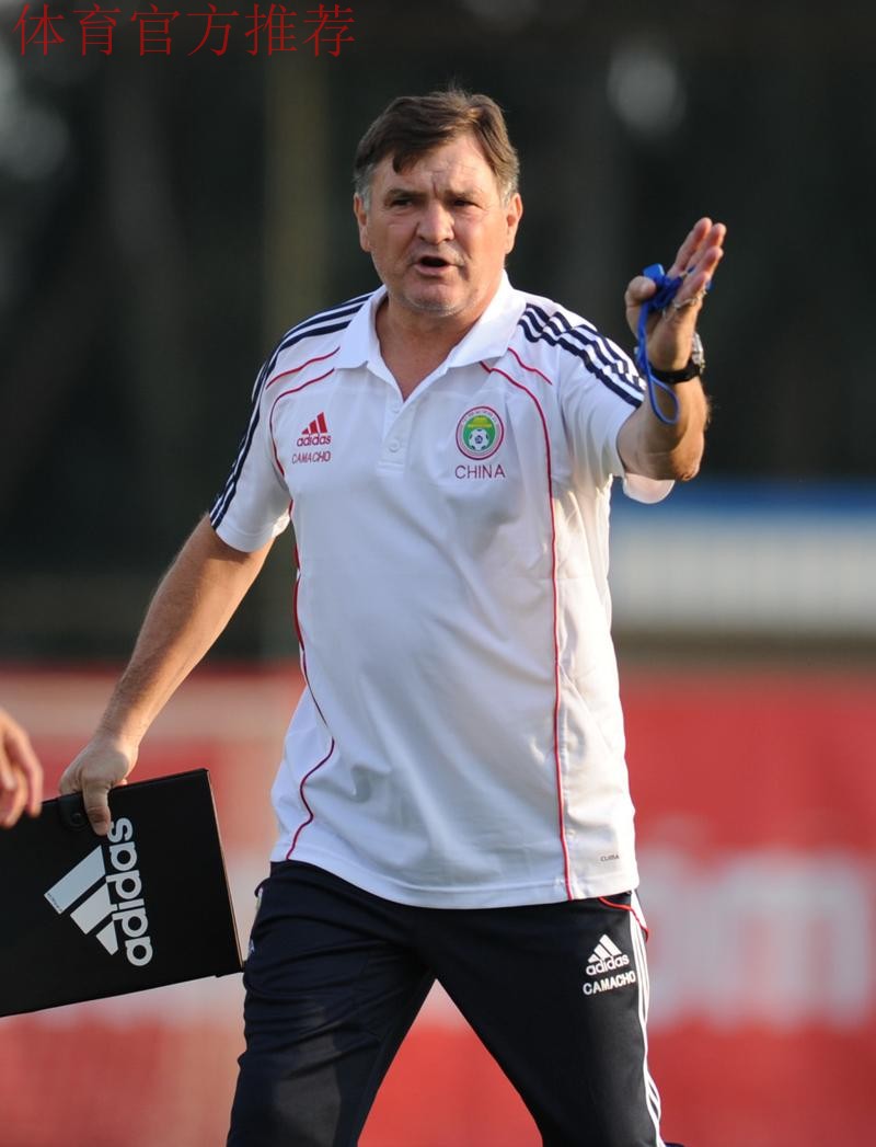 国足走进北京现代顺义工厂 卡马乔庆贺58岁生日